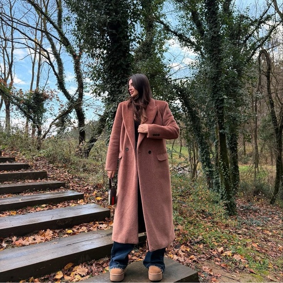 Luxury Wool-Blend Long Coat - Picture 5 of 8